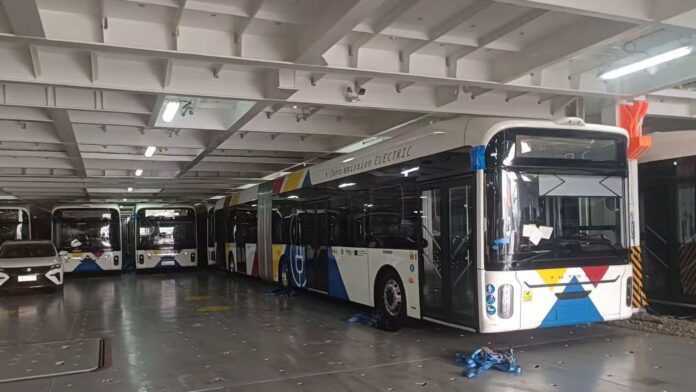 Πενήντα ολοκαίνουργια ηλεκτρικά λεωφορεία μεταφέρονται στη Θεσσαλονίκη για την αναβάθμιση των μετακινήσεων