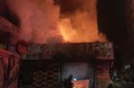 Βίντεο από τη μεγάλη φωτιά που ξέσπασε σε συγκρότημα καταστημάτων στην Ομόνοια