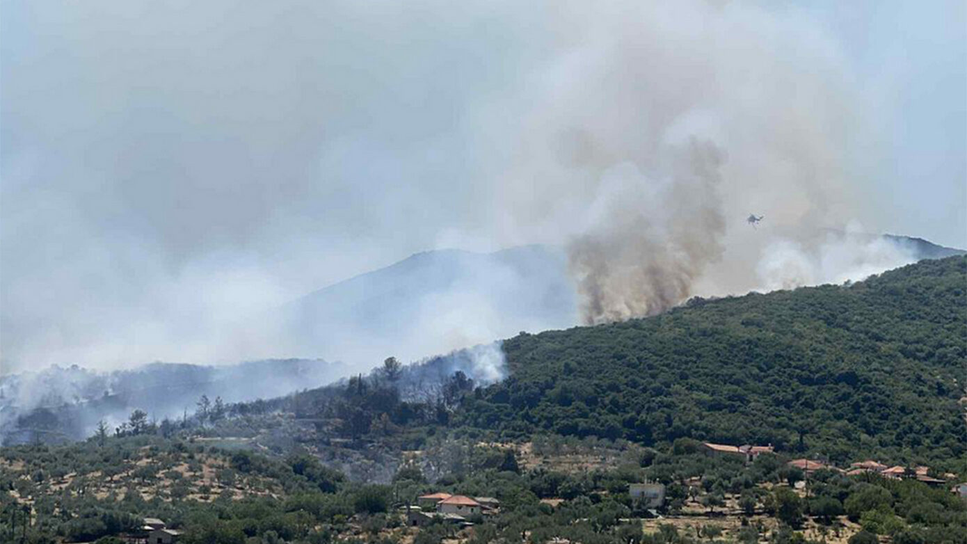 Βελτιωμένη η εικόνα της φωτιάς κοντά στο Λουτράκι Κορινθίας – Ετοιμάζουν σύλληψη
