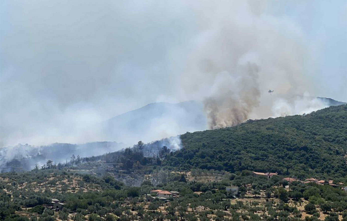 Βελτιωμένη η εικόνα της φωτιάς κοντά στο Λουτράκι Κορινθίας – Ετοιμάζουν σύλληψη