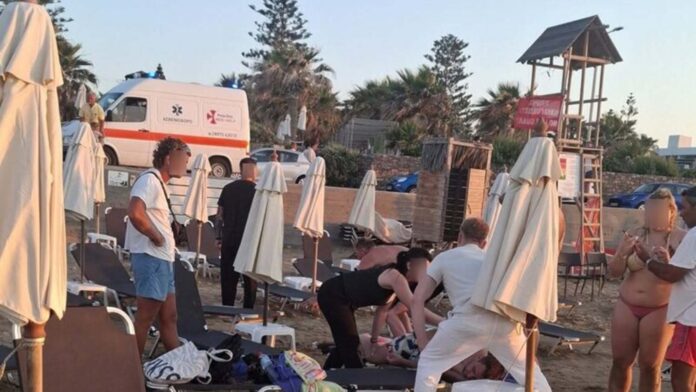 Κρήτη: Διάσωση Γερμανού τουρίστα που παρασύρθηκε από τα κύματα – Επί 20 λεπτά προσπαθούσαν να τον βγάλουν στην ακτή