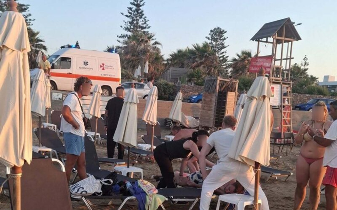 Κρήτη: Διάσωση Γερμανού τουρίστα που παρασύρθηκε από τα κύματα – Επί 20 λεπτά προσπαθούσαν να τον βγάλουν στην ακτή