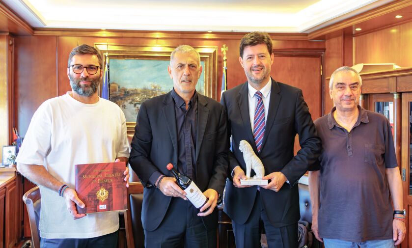 Δήμαρχος Πειραιά: Συνάντηση με τον Πρέσβη της Δημοκρατίας της Μολδαβίας