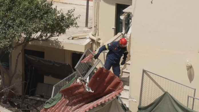 Μηχανικός για την πολυκατοικία στα Πετράλωνα: «Και η Πίζα γέρνει αλλά δεν πέφτει»