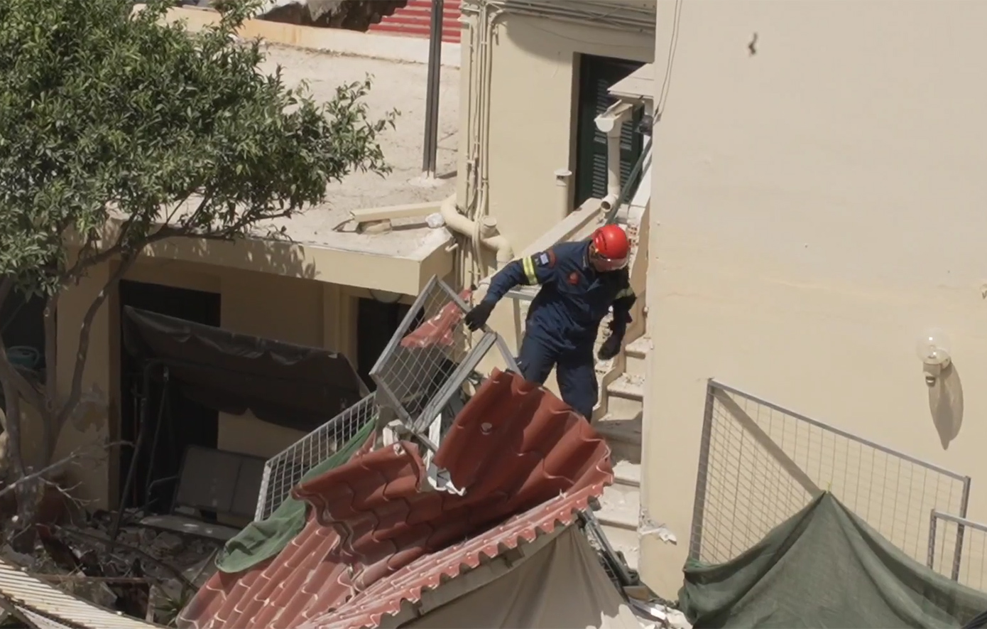 Μηχανικός για την πολυκατοικία στα Πετράλωνα: «Και η Πίζα γέρνει αλλά δεν πέφτει»