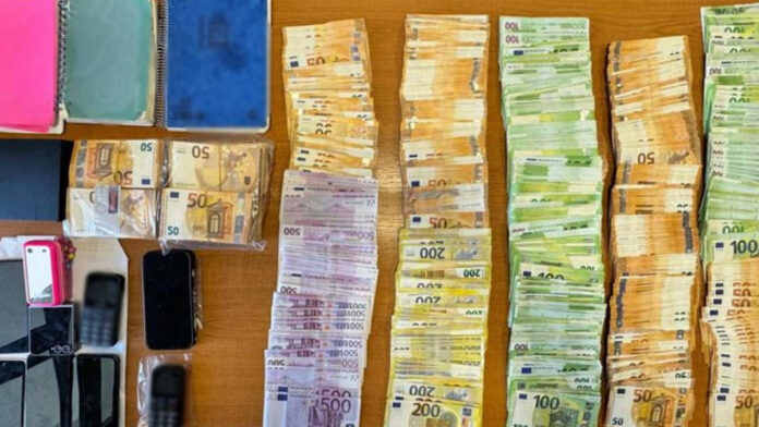 Κύκλωμα διαφθοράς στις πολεοδομίες: Οι εξυπηρετήσεις στη Μύκονο και η αλλοίωση φωτογραφιών – Κατασχέθηκαν πάνω από 300.000 ευρώ