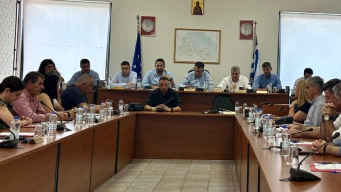 Περιφέρεια Στερεάς Ελλάδας Νέο ταρτάν στο γήπεδο Αταλάντης και νέα χρηματοδότηση για οδικό έργο