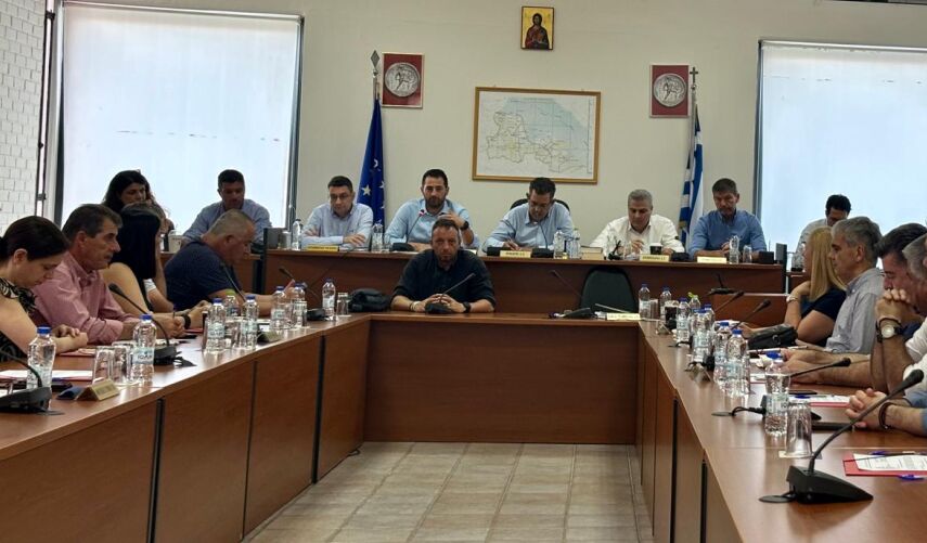 Περιφέρεια Στερεάς Ελλάδας Νέο ταρτάν στο γήπεδο Αταλάντης και νέα χρηματοδότηση για οδικό έργο