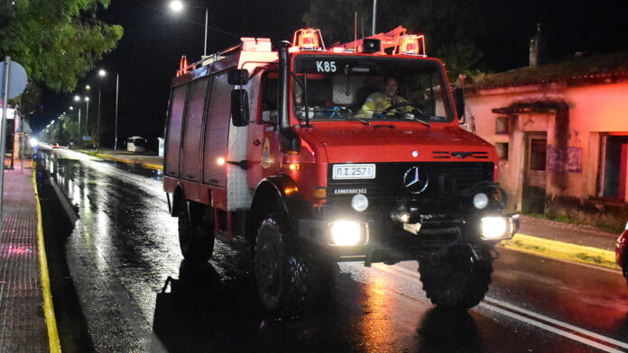 Φωτιά σε κατάστημα στο κέντρο της Αθήνας