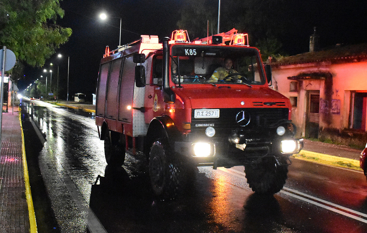 Φωτιά σε κατάστημα στο κέντρο της Αθήνας