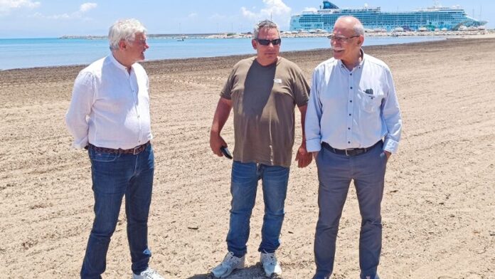 Σε εξέλιξη οι εργασίες καθαρισμού των ακτών του Δήμου Πύργου