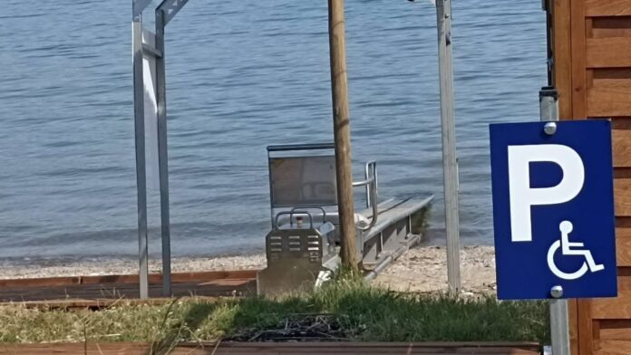 Ράμπες αυτόνομης πρόσβασης Α.με.Α. σε πέντε παραλίες του Δήμου Αλμυρού