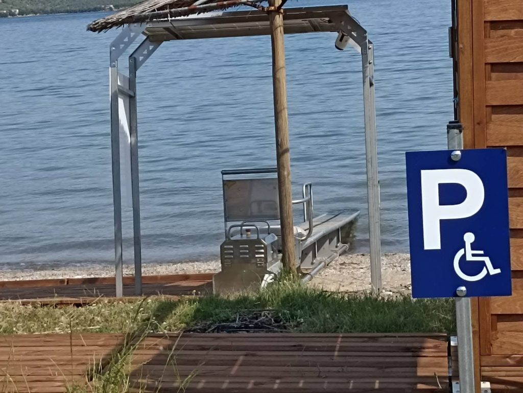 Ράμπες αυτόνομης πρόσβασης Α.με.Α. σε πέντε παραλίες του Δήμου Αλμυρού