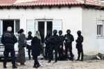 Αστυνομική επιχείρηση με 14 συλληφθέντες, εκ των οποίων 7 ανήλικοι – Είχαν στήσει παραπήγματα σε δημόσιους χώρους