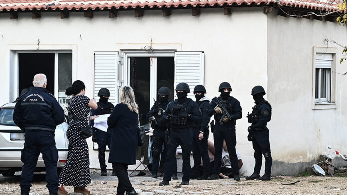 Αστυνομική επιχείρηση με 14 συλληφθέντες, εκ των οποίων 7 ανήλικοι – Είχαν στήσει παραπήγματα σε δημόσιους χώρους