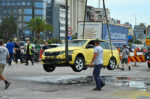 Συγκλονιστικές μαρτυρίες για την πτώση του ταξί στο λιμάνι του Πειραιά: Ο οδηγός έβαλε τη ζώνη, ανέπτυξε ταχύτητα και κατέληξε στη θάλασσα