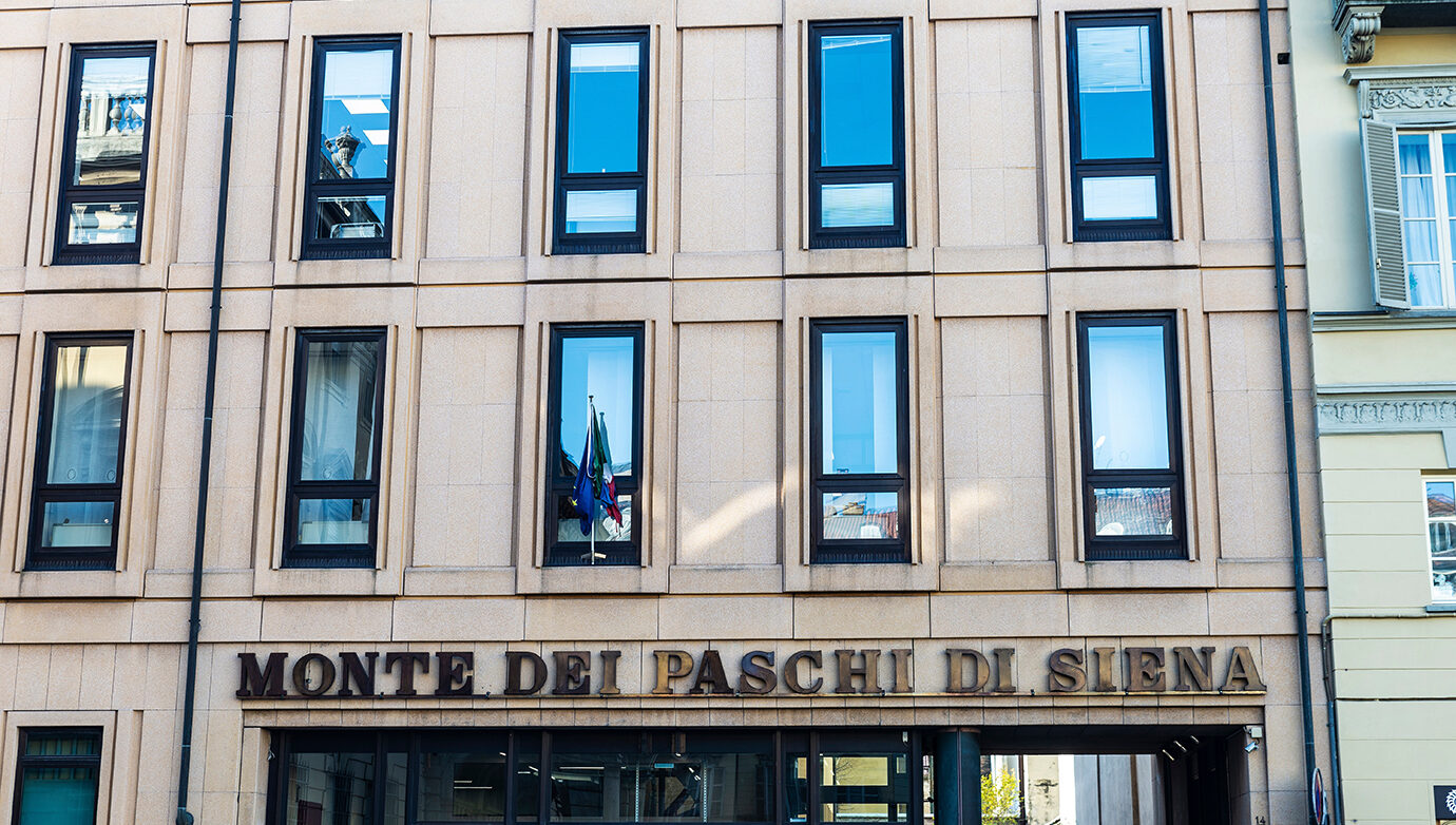 Monte dei Paschi: Η Intesa Sanpaolo διεκδικεί την ιστορική τράπεζα σε μια μάχη εξαγορών που αναδιαμορφώνει το ιταλικό τραπεζικό σύστημα