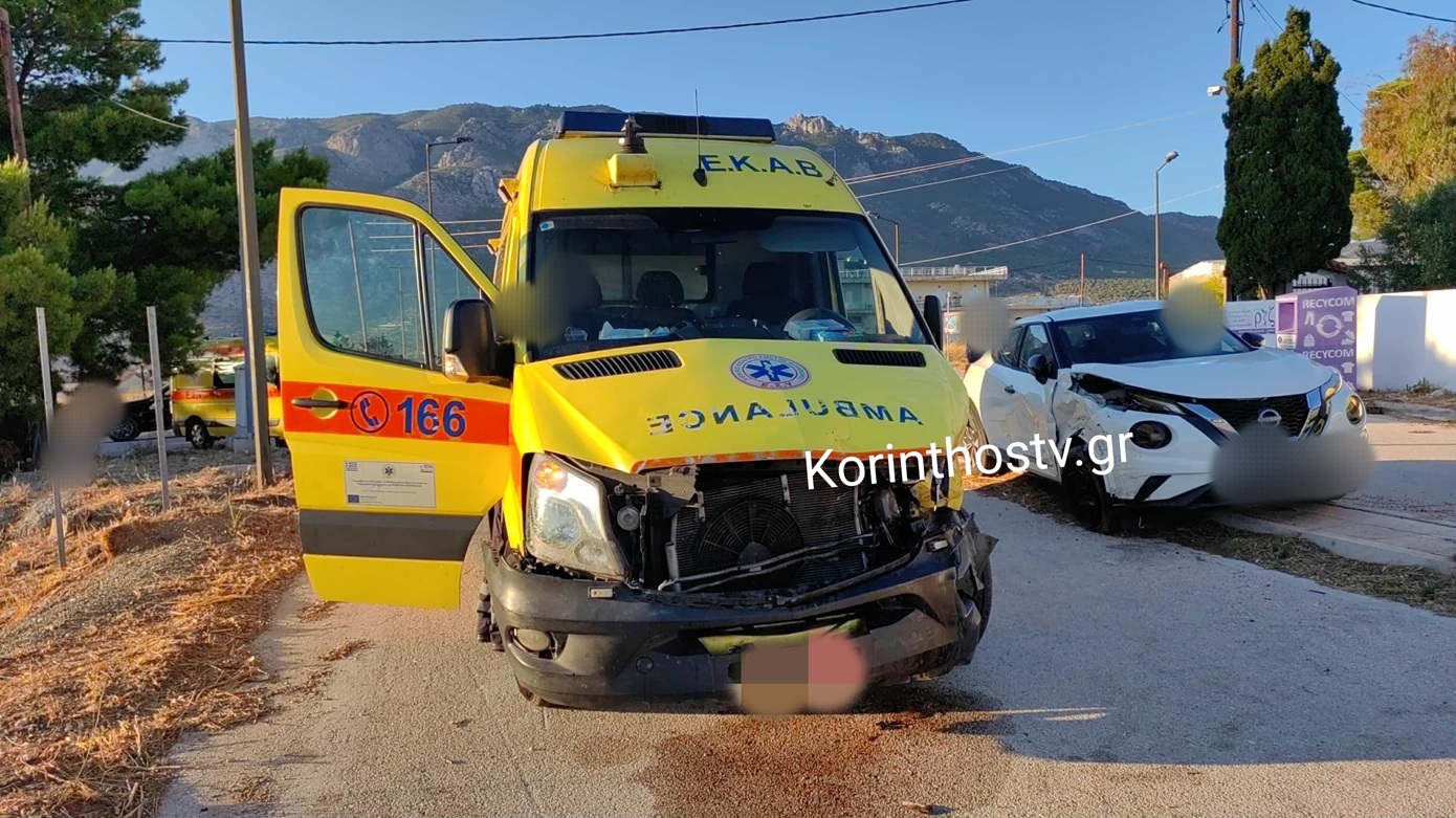 Λουτράκι: Αυτοκίνητο συγκρούστηκε με ασθενοφόρο, δύο τραυματίες – βίντεο και φωτογραφίες