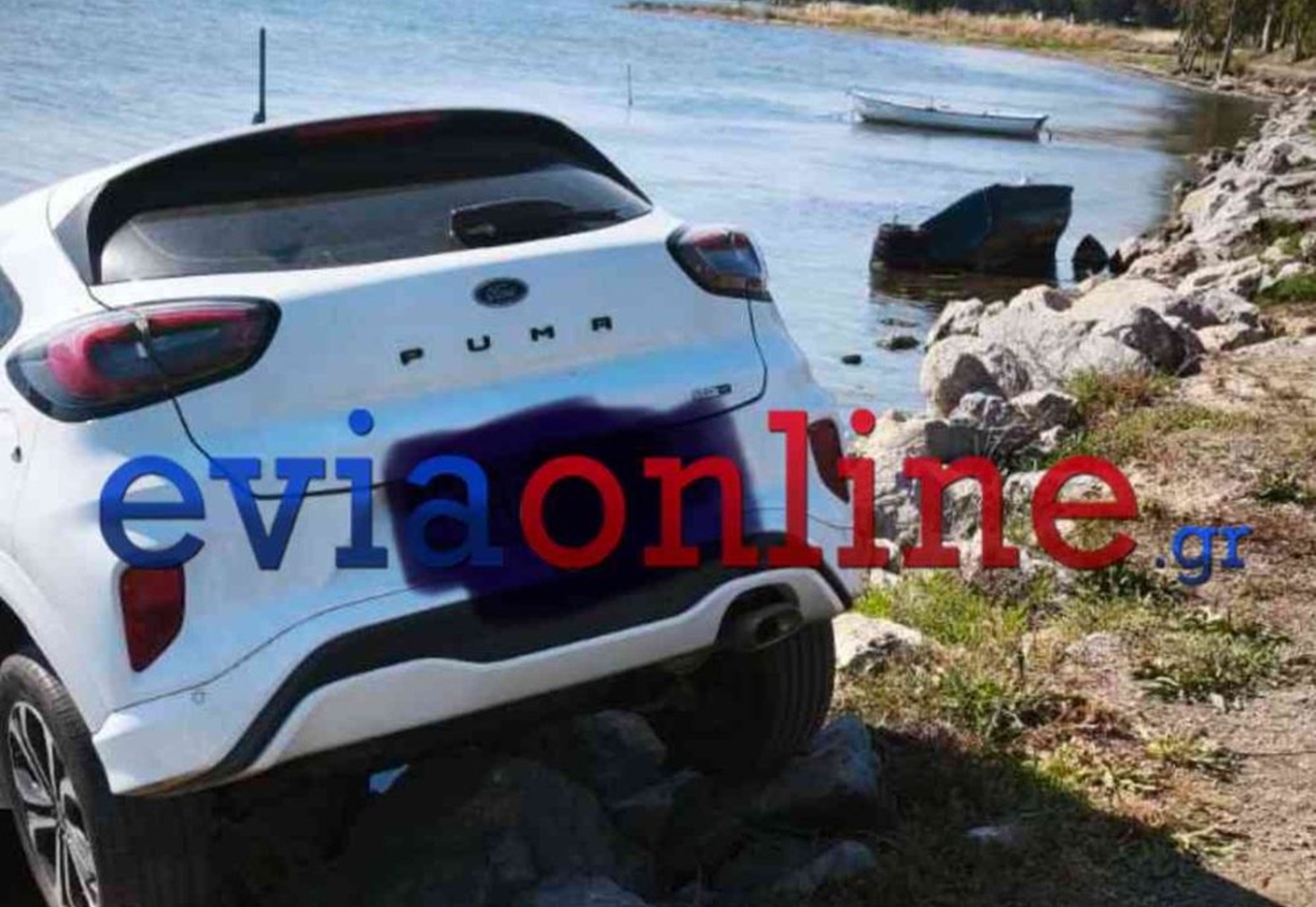 Εύβοια: Αυτοκίνητο κατέληξε στα βράχια της θάλασσας, μετά από σύγκρουση – Από θαύμα δεν τραυματίστηκε η οδηγός