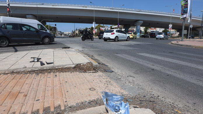 Οδηγός στη Μεσογείων προκάλεσε καραμπόλα και προσπάθησε να διαφύγει με λεωφορείο