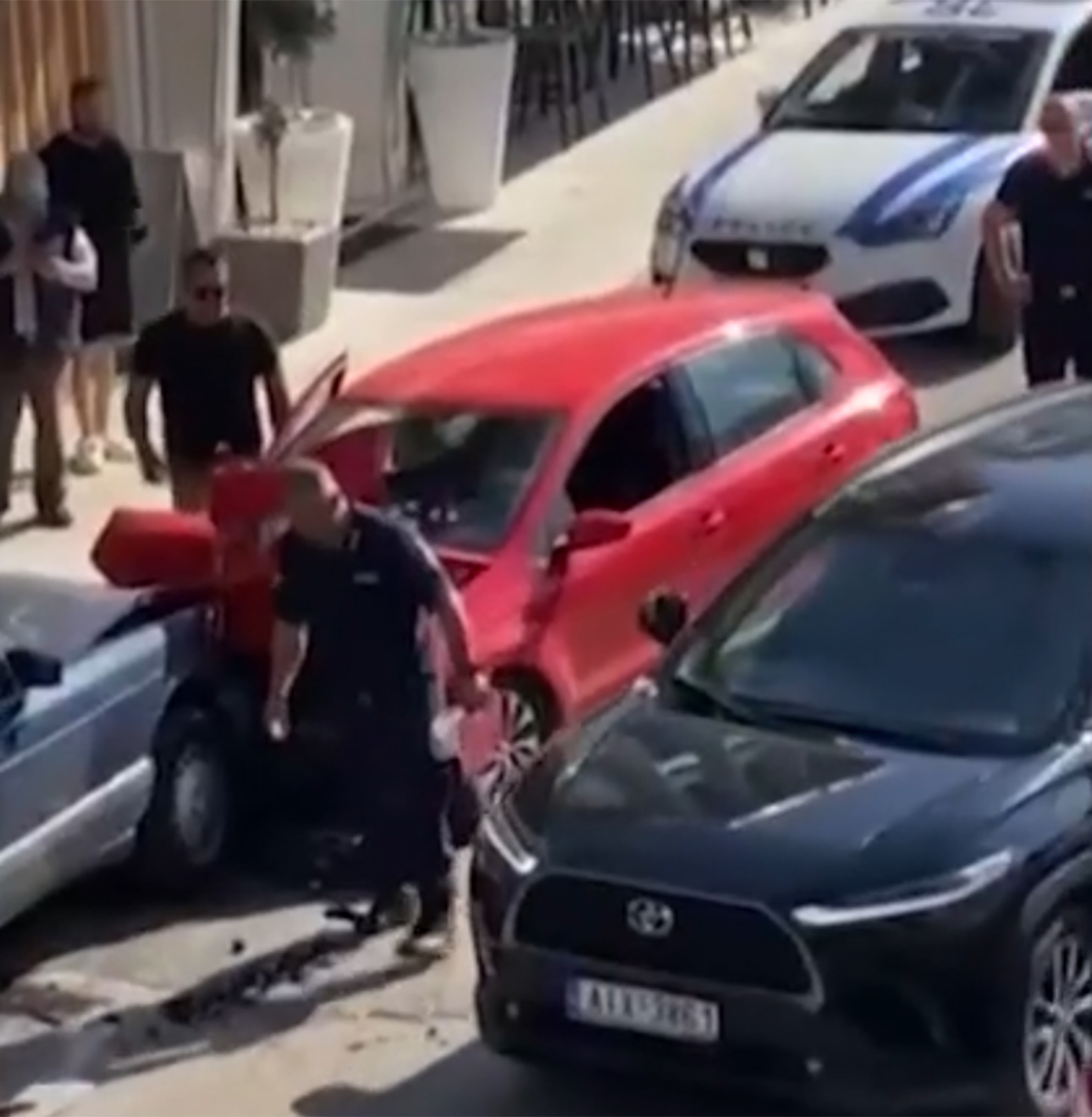 «Δεν πρόλαβα να φρενάρω, με φύλαξε ο Θεός να μην σκοτώσω άνθρωπο», λέει ο 75χρονος για το τροχαίο στη Ναύπακτο
