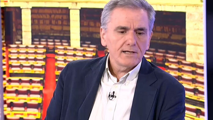 «Αν ο Τσίπρας φέρει προτάσεις, θα συζητούσα» λέει ο Τσακαλώτος – Ανοιχτό παράθυρο για διάλογο υπό όρους