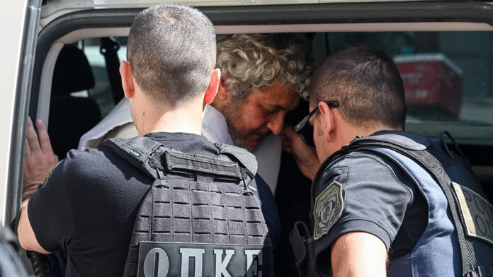 Το τατουάζ «μολών λαβέ» του Τζέιμς Δαλαμάγκα που αποτέλεσε «κλειδί» για τη σύλληψή του στο Αίγιο
