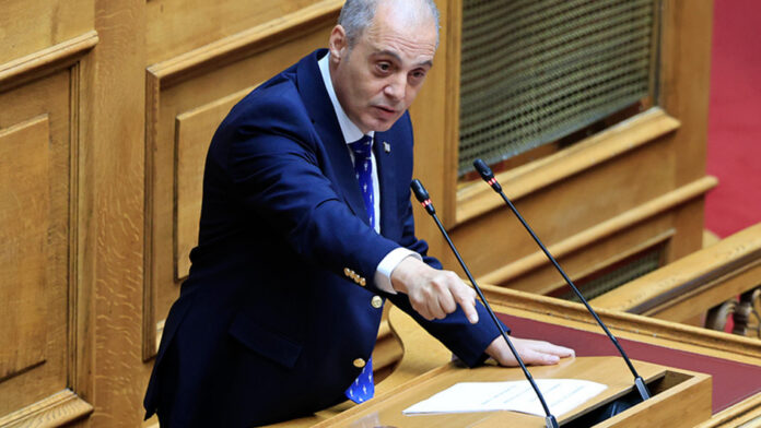 Μήνυση από τον Γαβριήλ Σακελλαρίδη και τους βουλευτές της Νέας Αριστεράς κατά του Κυριάκου Βελόπουλου για υποκίνηση βίας