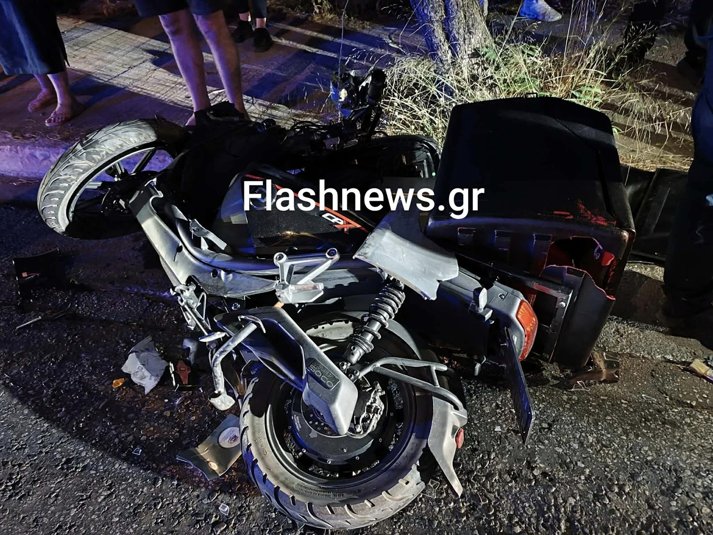 Χανιά: Οδηγός τραυμάτισε με το όχημά του διανομέα και τον εγκατέλειψε – Δείτε φωτογραφίες