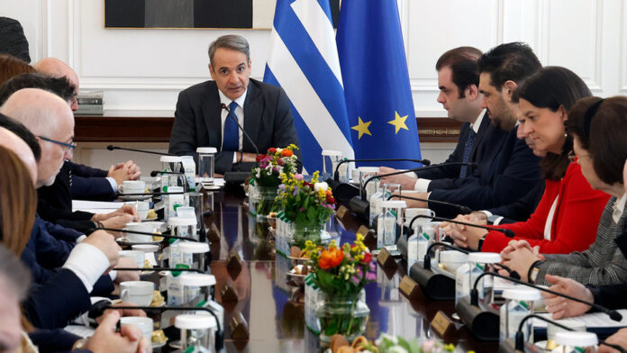 Κυβερνητική παρέμβαση για ακρίβεια, οφειλές και φοροελαφρύνσεις – Ο οδικός χάρτης και το πακέτο της ΔΕΘ