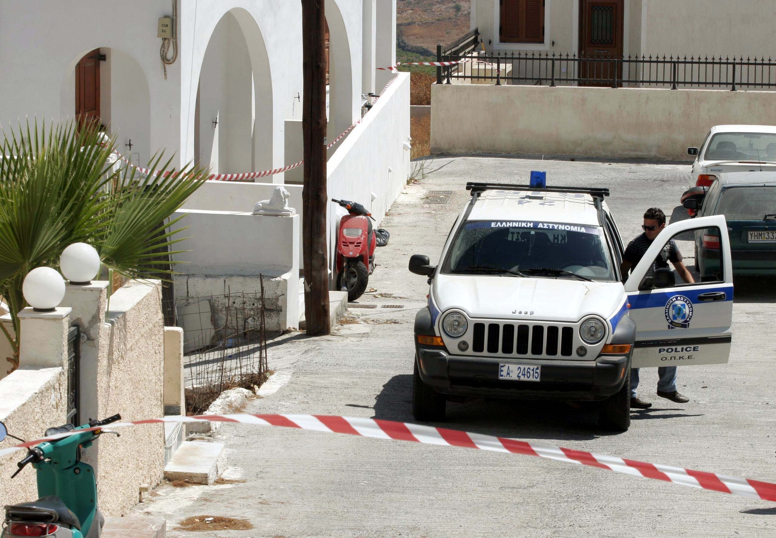 Σαντορίνη: Τέσσερις συλλήψεις για έκθεση ανηλίκων – Σοβαρές ελλείψεις υγιεινής σε κατοικίες