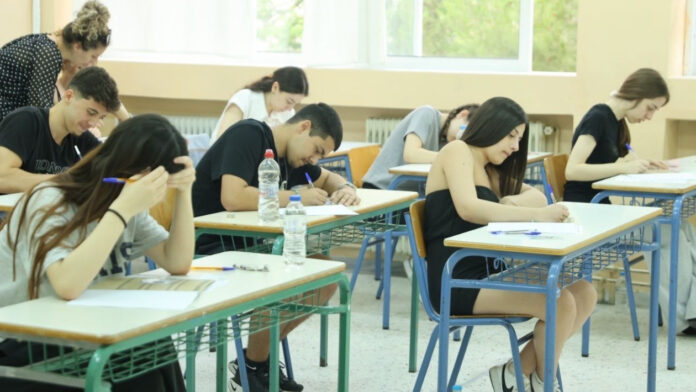 Πανελλήνιες 2027: Ανακοινώθηκε η εξεταστέα ύλη για τη Γ’ Λυκείου