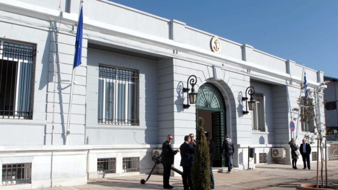 Κεντρικός Λιμενάρχης Θεσσαλονίκης: Χειροπέδες για ενδοοικογενειακή βία