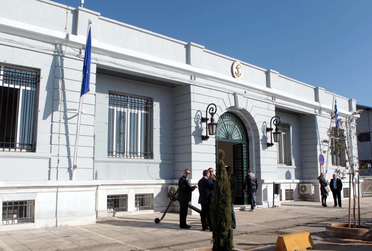 Κεντρικός Λιμενάρχης Θεσσαλονίκης: Χειροπέδες για ενδοοικογενειακή βία