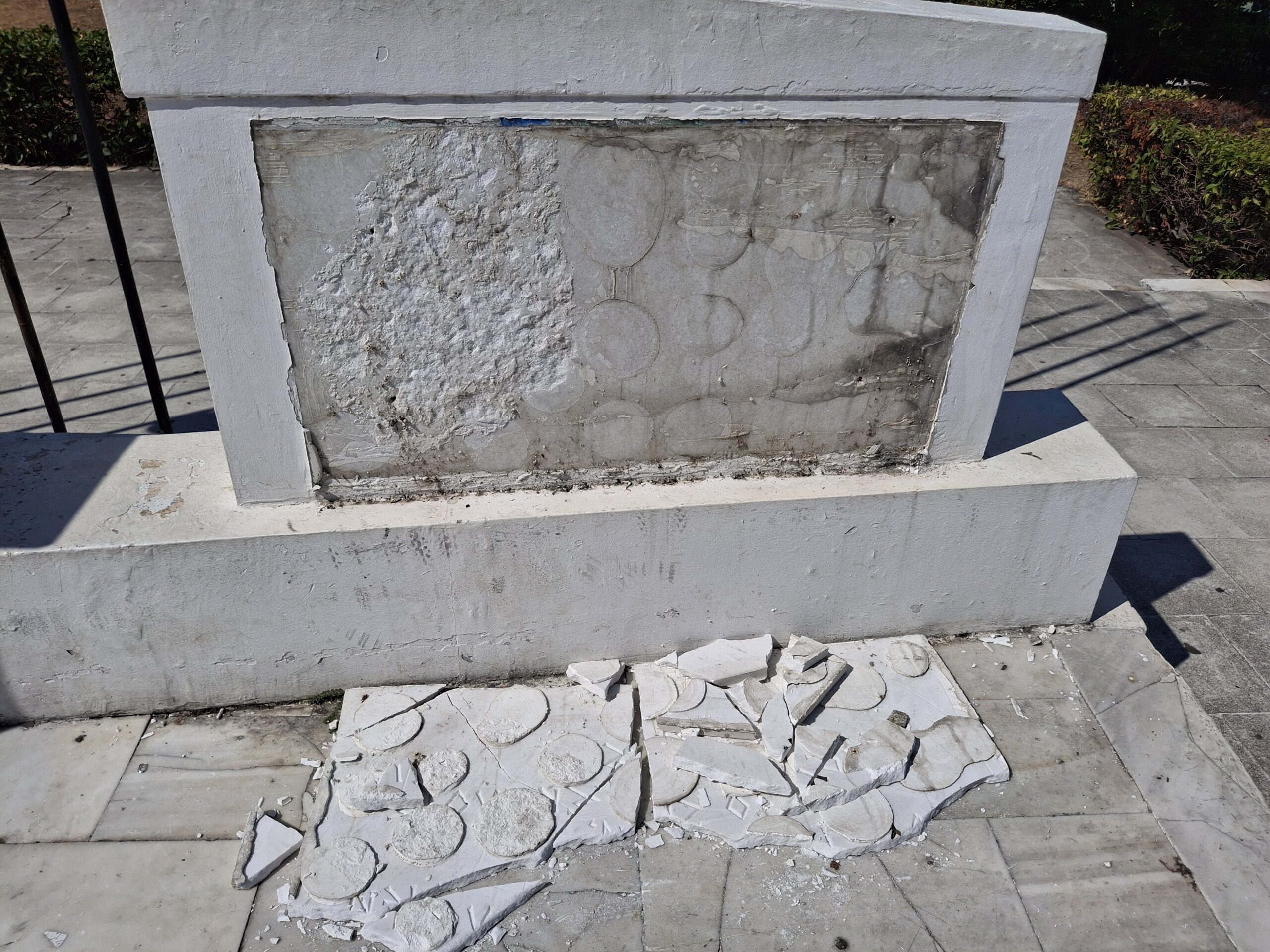 Πλατεία Ηρώων Κατερίνης: Βανδαλισμοί