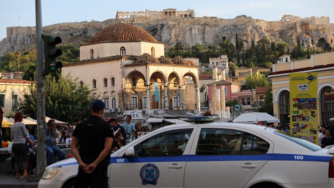 Μοναστηράκι: Εντοπίστηκε ύποπτη βαλίτσα μπροστά από κατάστημα – Αποκλείστηκε η περιοχή