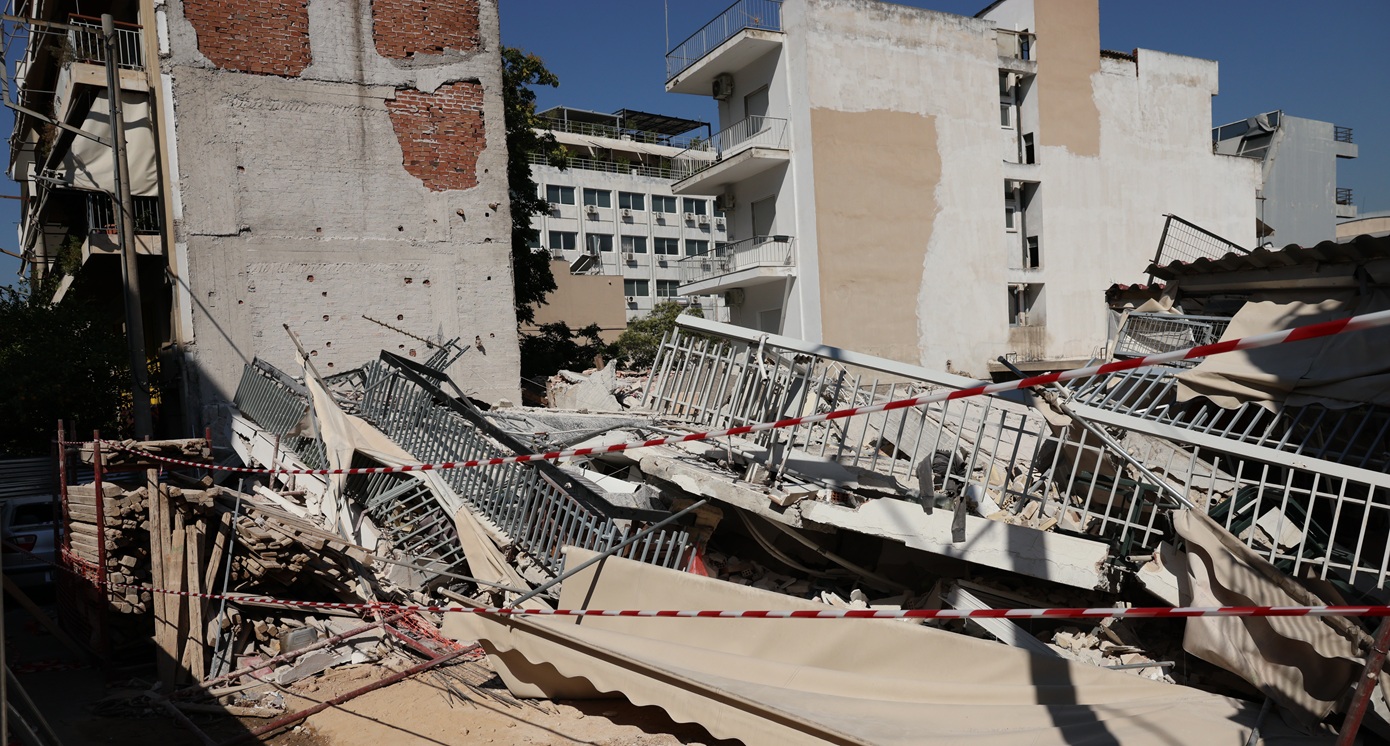 Κατάρρευση πολυκατοικίας στα Πετράλωνα: Στο μικροσκόπιο οι εκσκαφές στο διπλανό οικόπεδο
