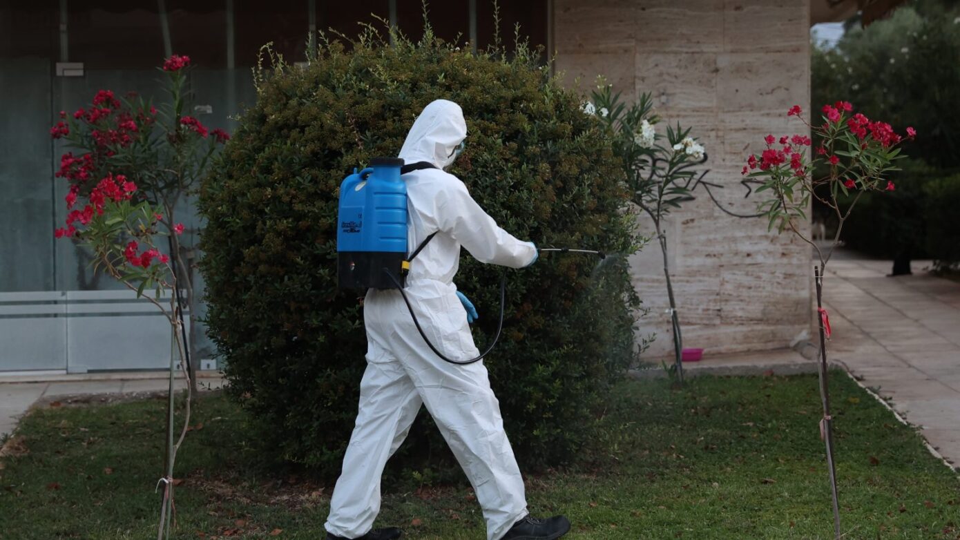 Ιός του δυτικού Νείλου: Ψεκασμοί στη Γλυφάδα μετά από επιβεβαιωμένο κρούσμα