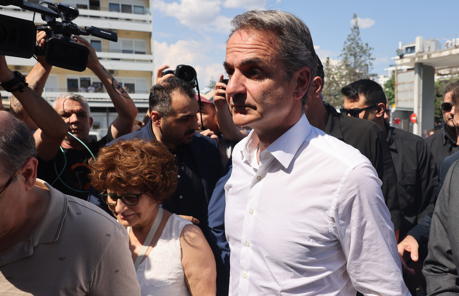 Κυριάκος Μητσοτάκης στο Ιπποκράτειο Θεσσαλονίκης για τους τραυματίες από τα γκαζάκια: «Θα βρούμε αυτούς που διέπραξαν αυτή την άθλια ενέργεια»