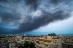 Φωτιά στο Ωραιόκαστρο: Τι περιέχει το τοξικό νέφος που σκέπασε τη Θεσσαλονίκη – Οδηγίες των ειδικών – Συνεχίζεται η κατάσβεση