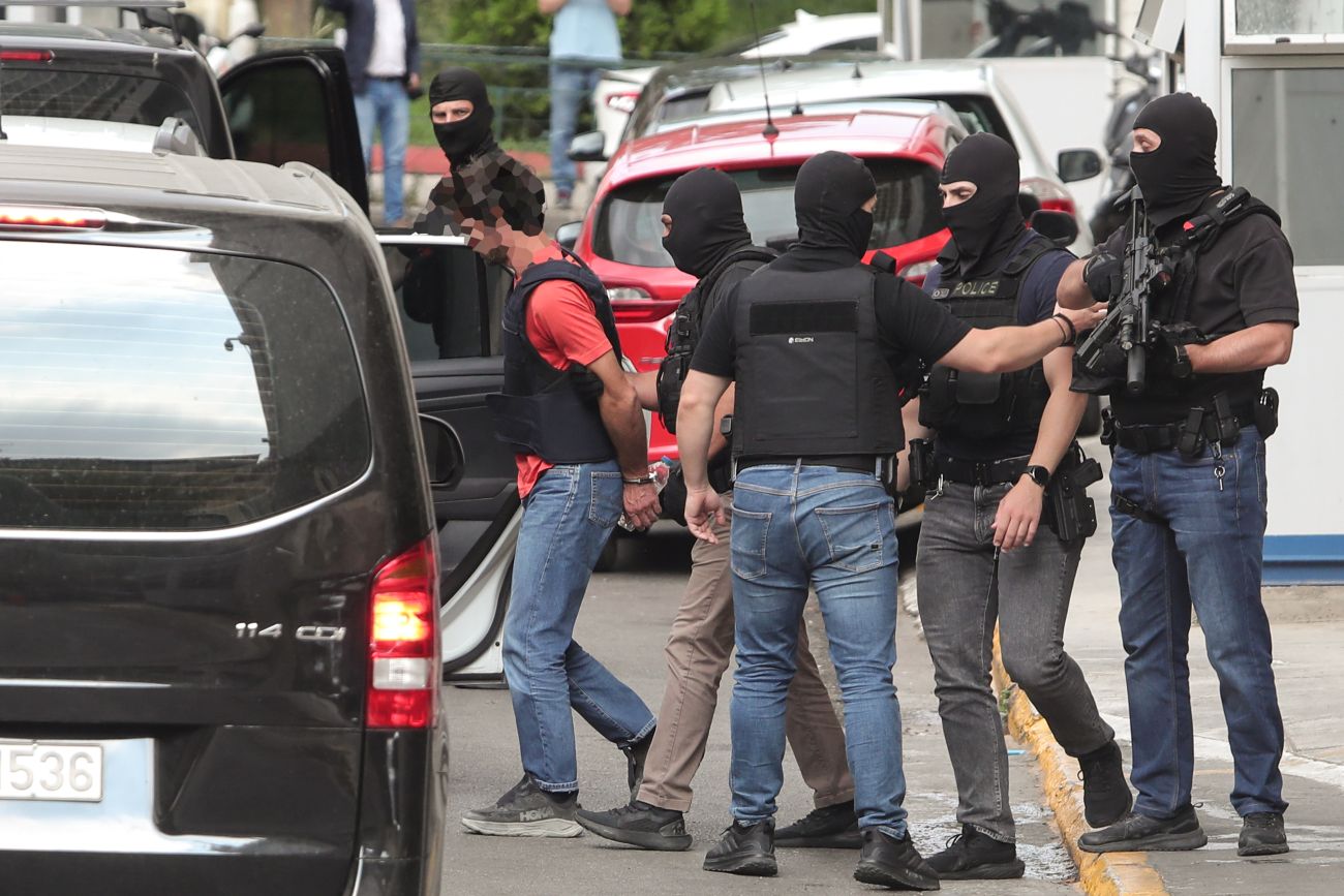 ΕΛ.ΑΣ.: Επίσημη ανακοίνωση για την υπόθεση της Marfin και τις συλλήψεις – Οι εικόνες που τους πρόδωσαν