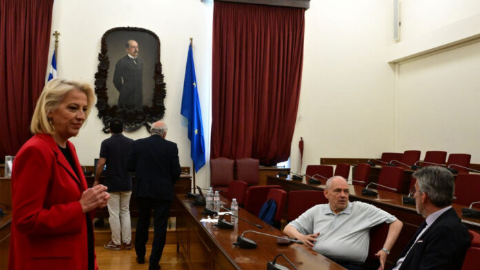 ΣΥΡΙΖΑ: Σε εξέλιξη η ψηφοφορία για την εκλογή της Ρένας Δούρου στην προεδρία της ΚΟ, αμέσως μετά συνεδριάζει η Κεντρική Επιτροπή