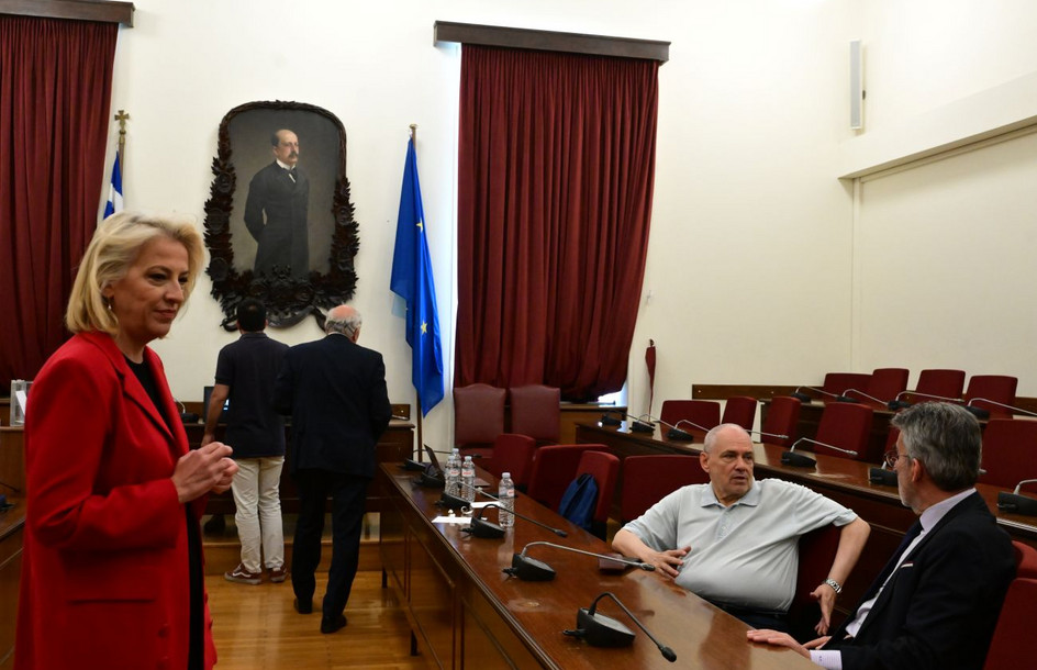 ΣΥΡΙΖΑ: Σε εξέλιξη η ψηφοφορία για την εκλογή της Ρένας Δούρου στην προεδρία της ΚΟ, αμέσως μετά συνεδριάζει η Κεντρική Επιτροπή