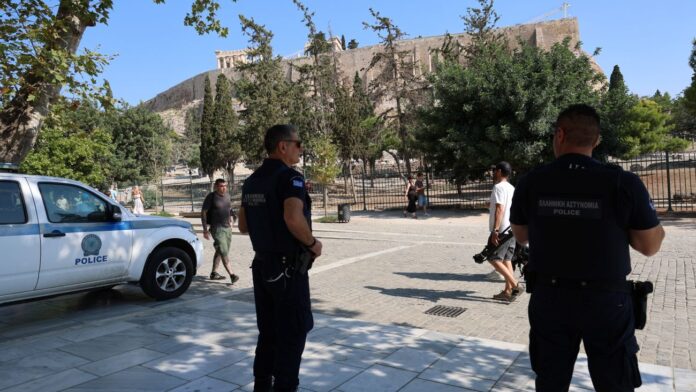 Απόπειρα ανθρωποκτονίας στον 60χρονο για την επίθεση στην Ακρόπολη