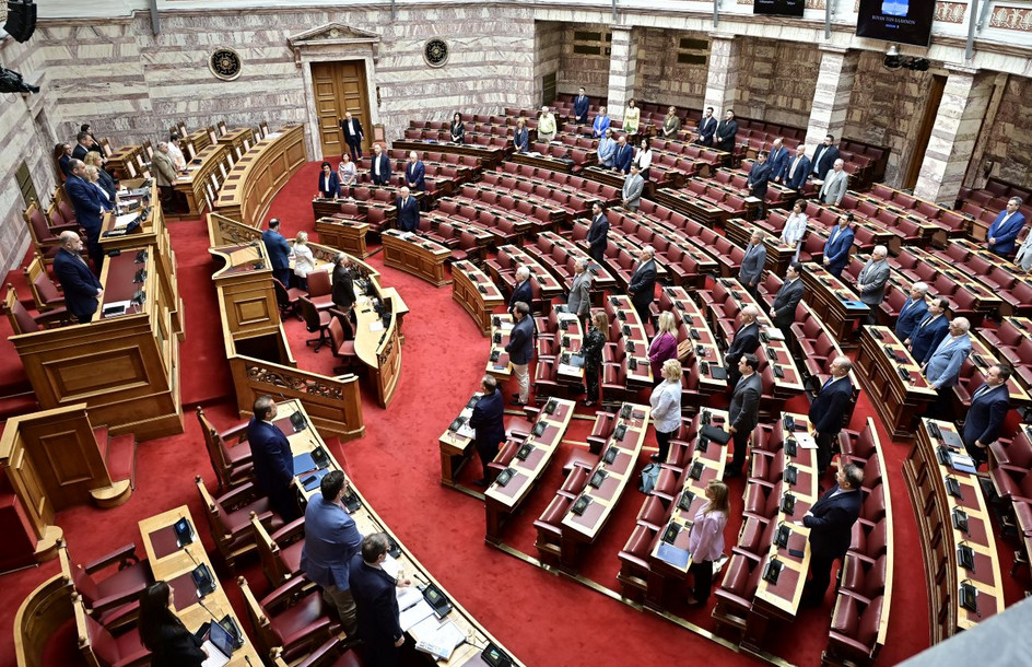 Βουλή: Ενός λεπτού σιγή στη μνήμη των θυμάτων της πυρκαγιάς στο Μάτι