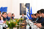 Κ. Μητσοτάκης στο υπουργικό για τις φωτιές: Έχουμε μπροστά μας δύσκολες ημέρες, στο πλευρό των οικογενειών των πυροσβεστών