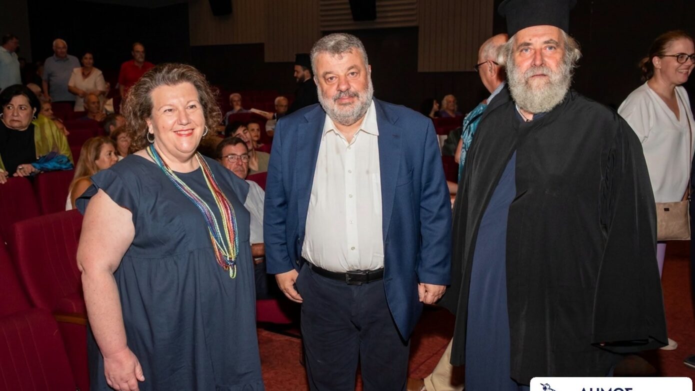 Βιβλιοπαρουσίαση στο Δημοτικό Θέατρο Αργοστολίου με πλήθος κόσμου