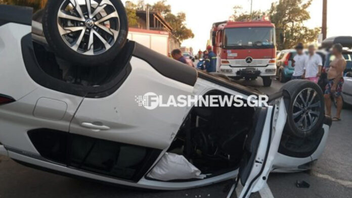 Χανιά: Αυτοκίνητο τούμπαρε μετά από πρόσκρουση σε σταθμευμένο Ι.Χ.
