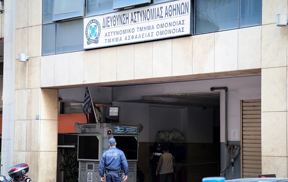 Αστυνομικοί που κρίθηκαν ένοχοι για τον βιασμό 19χρονης στο Α.Τ. Ομονοίας ελεύθεροι