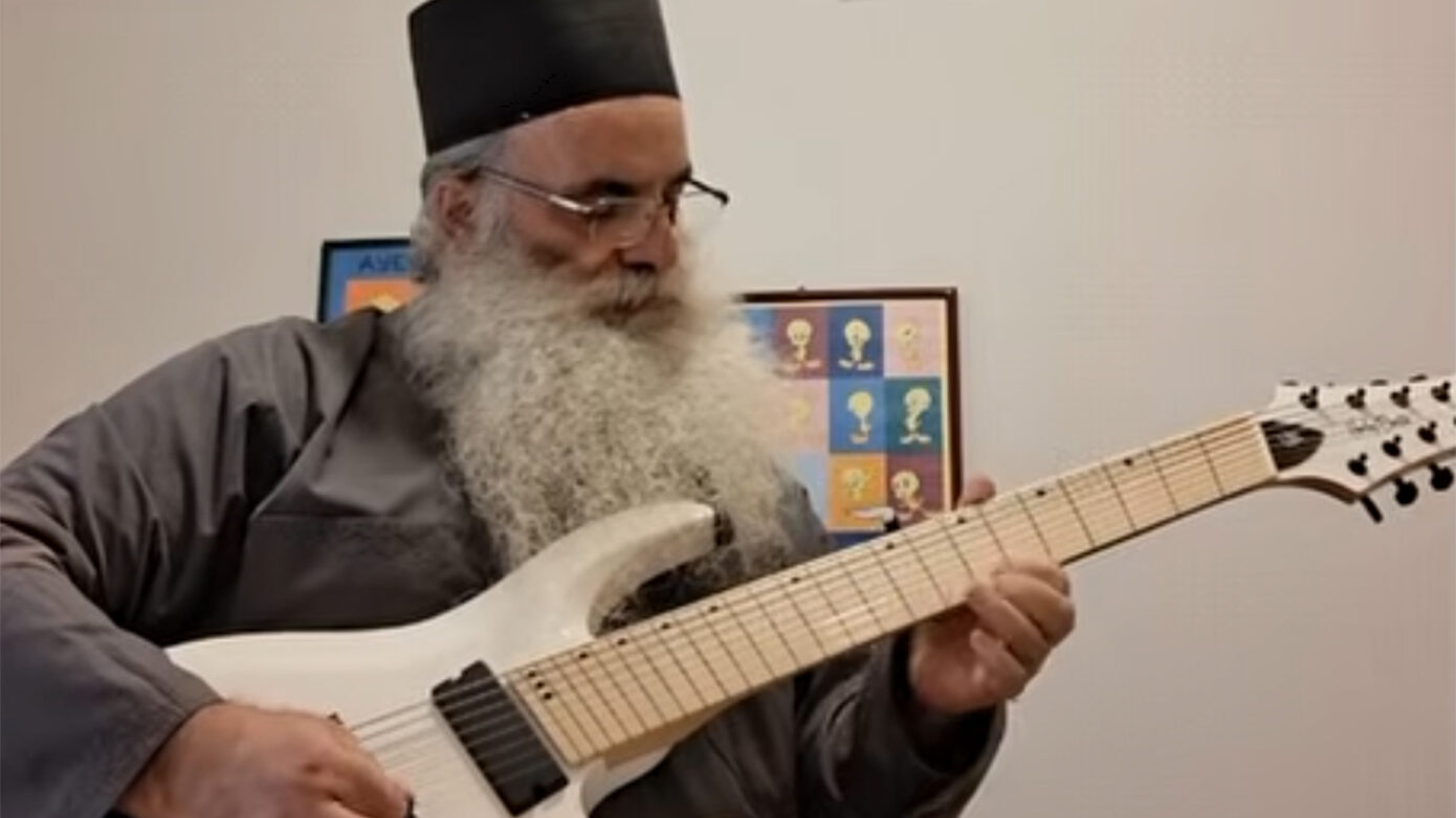 Ιερέας από το Ναύπλιο: Heavy metal, rap και dubstep μέσα από την Ορθοδοξία